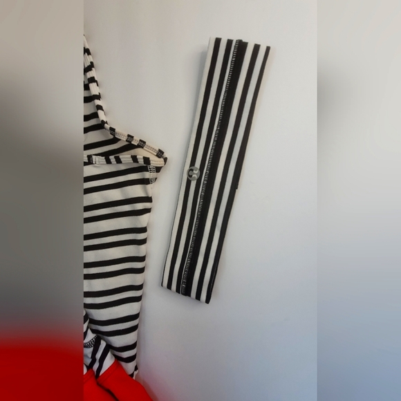 Lululemon "Fly Away Tamer" headband- Classic B/W Stripe - Picture 2 of 8